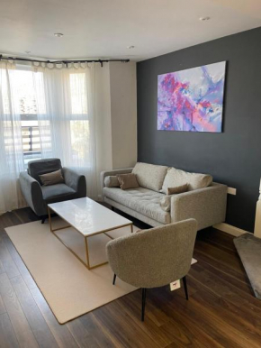 Spacious 2 BR House w/ Garden and Free Parking